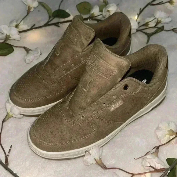 Gently used boys best shoes, size 3 - Picture 3 of 10